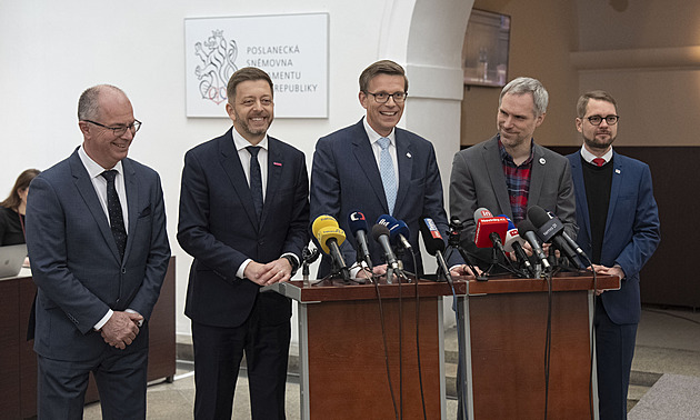 Opozice vyvolá hlasování o nedůvěře vládě. Babiš se od Macinky nedistancoval