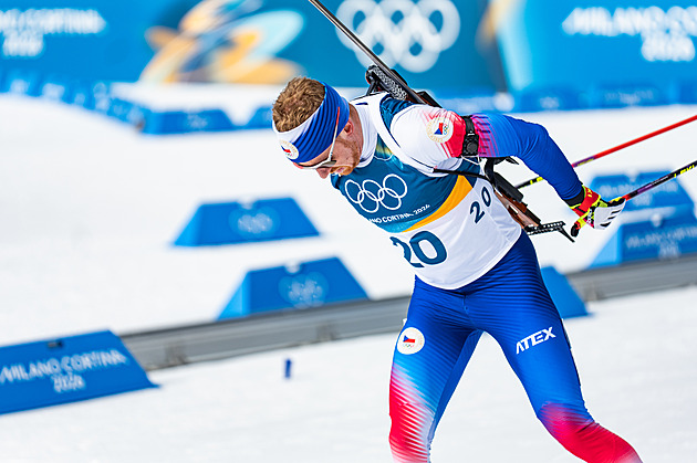 Biatlon na ZOH ONLINE: Muži jedou štafetu, Hornig dvakrát dobíjel a je osmý