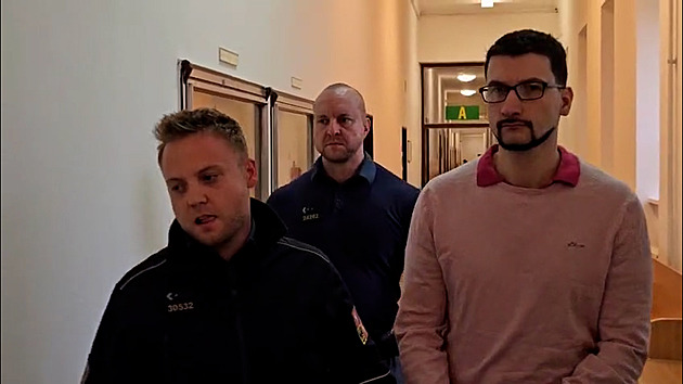 Za zapálení známé v opilosti dostal muž výjimečný trest. Pokus vraždy opět řeší soud