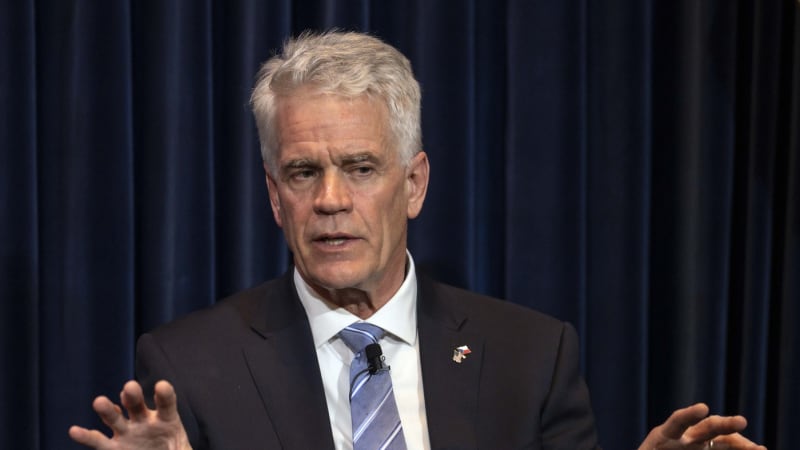 O závazcích Česka ve zbrojení nemám žádné pochybnosti, říká Trumpův muž v Praze