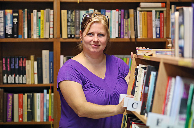 Zavírá Krmítko pro duši. Doba kamenných antikvariátů skončila, říká majitelka