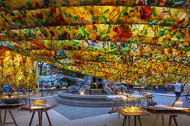 Česko-vietnamský úspěch v Hanoji. To je pavilon ze 40 tisíc starých igelitek