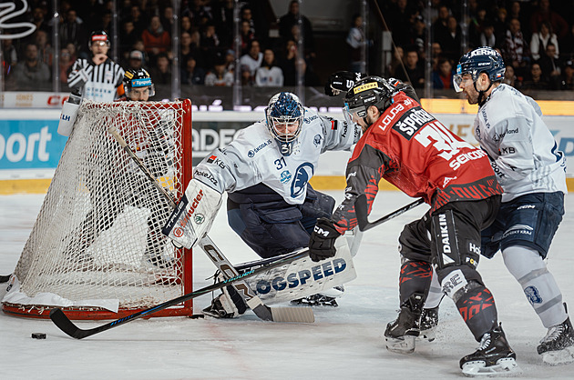 ONLINE: Sparta - Plzeň 1:0. Boj o přežití i postup, po 32 sekundách skóruje Chlapík