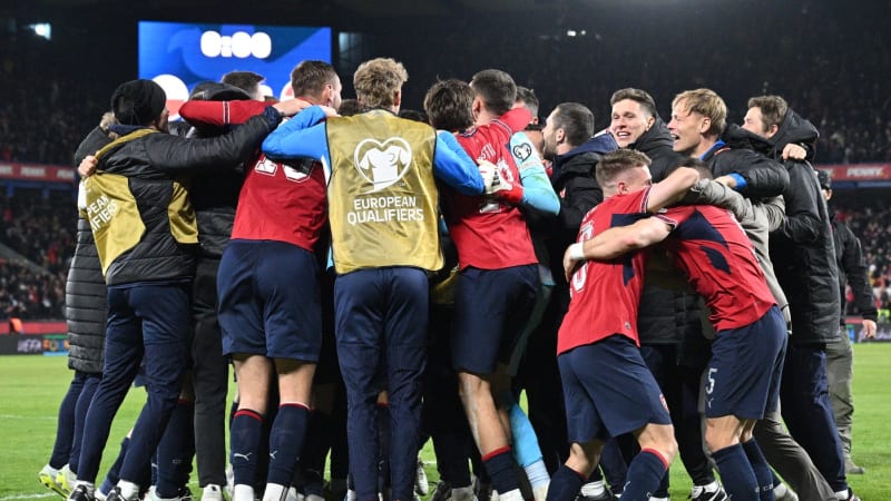 Fotbalisté vydělali pro Česko stamiliony. Radoval se i prezident FIFA, jak probíhaly oslavy?