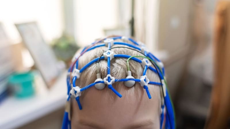 Jolaně s epilepsií pomohla operace, Patrik měl i sto záchvatů denně. Jak podat první pomoc?