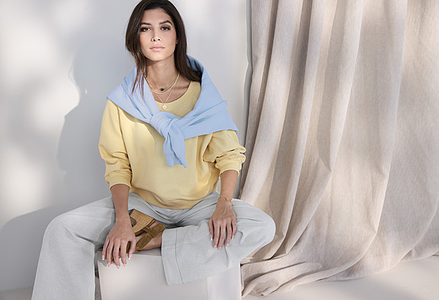 Jaro obléklo žlutou. Rozsviťte se v barvě slunce také, třeba na doplňcích