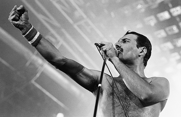 Aristokratický frontman. Připomeňte si nedožité osmdesátiny Freddieho Mercuryho