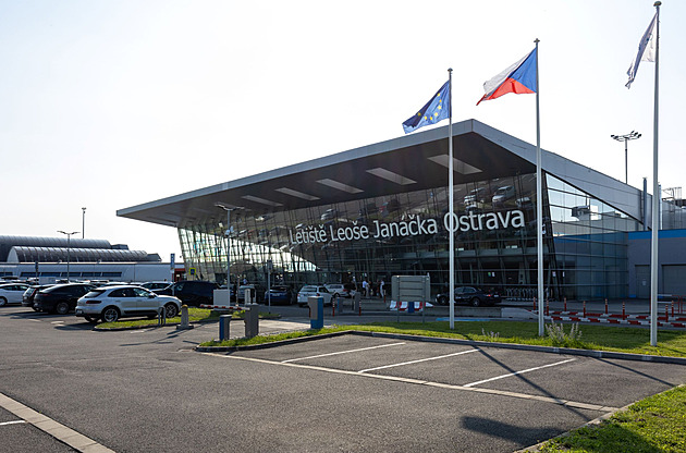 Přípravu rekonstrukce dráhy na mošnovském letišti protahují dotazy stavitelů