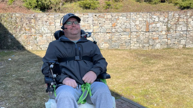 Martinovi vzala nemoc téměř veškerý pohyb. Teď přišel o vozík i auto, bez nichž se neobejde