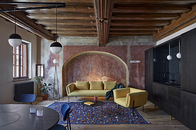 Dům v Krumlově byl na spadnutí. Architekti z něj udělali fantastické bydlení