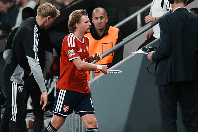 Sundal čelenku a zmizel. Šulcův hořký večer: dvě šance, pak ostrý skluz a červená