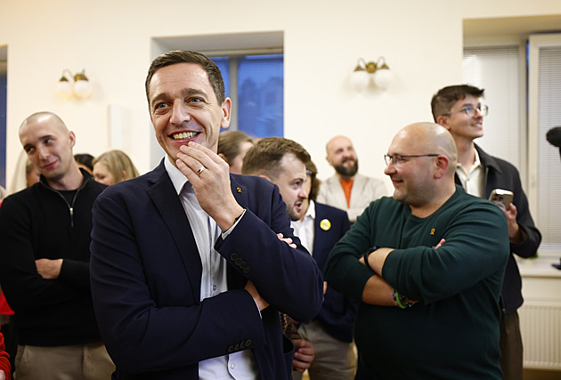 Výsledky voleb do Senátu: Sčítání finišuje, pět nových senátorů i nejtěsnější vítězství