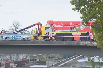 Zábradlí mostů nemůže vydržet kolmý náraz auta, uvádějí odborníci