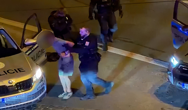 Kvůli nemístnému žertu skončil v poutech. Zákrok policie byl v pořádku, řekla GIBS