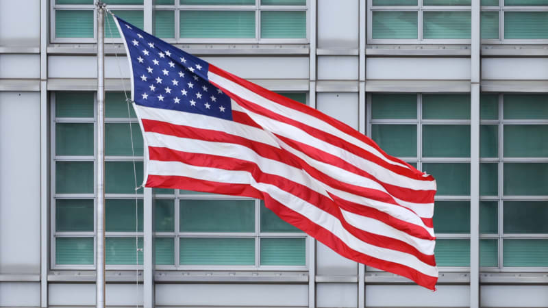 Američané evakuují ambasády v Perském zálivu. Zůstat má jen nejnutnější personál